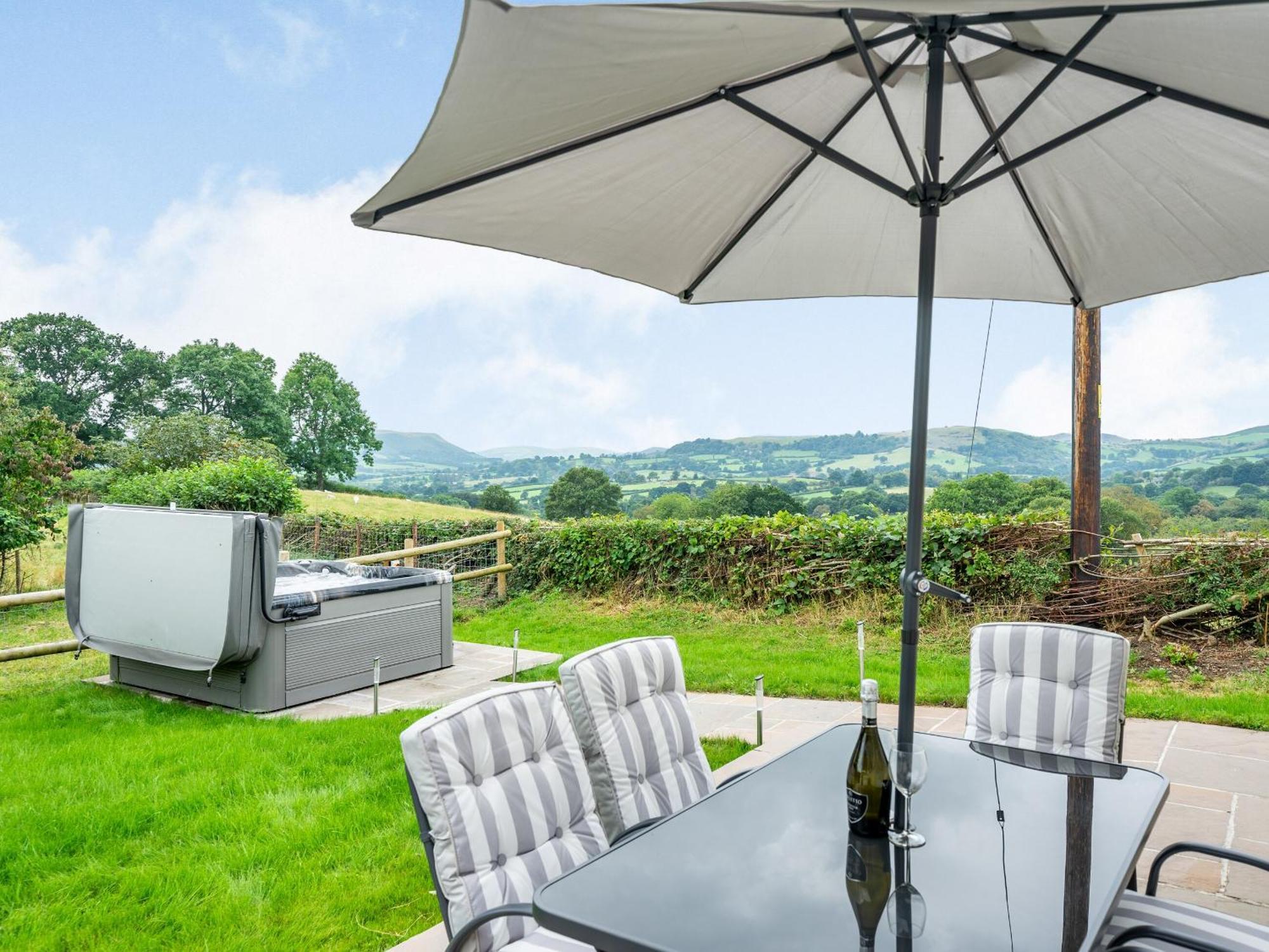 Meadowcroft Villa Bettws Disserth Exterior foto