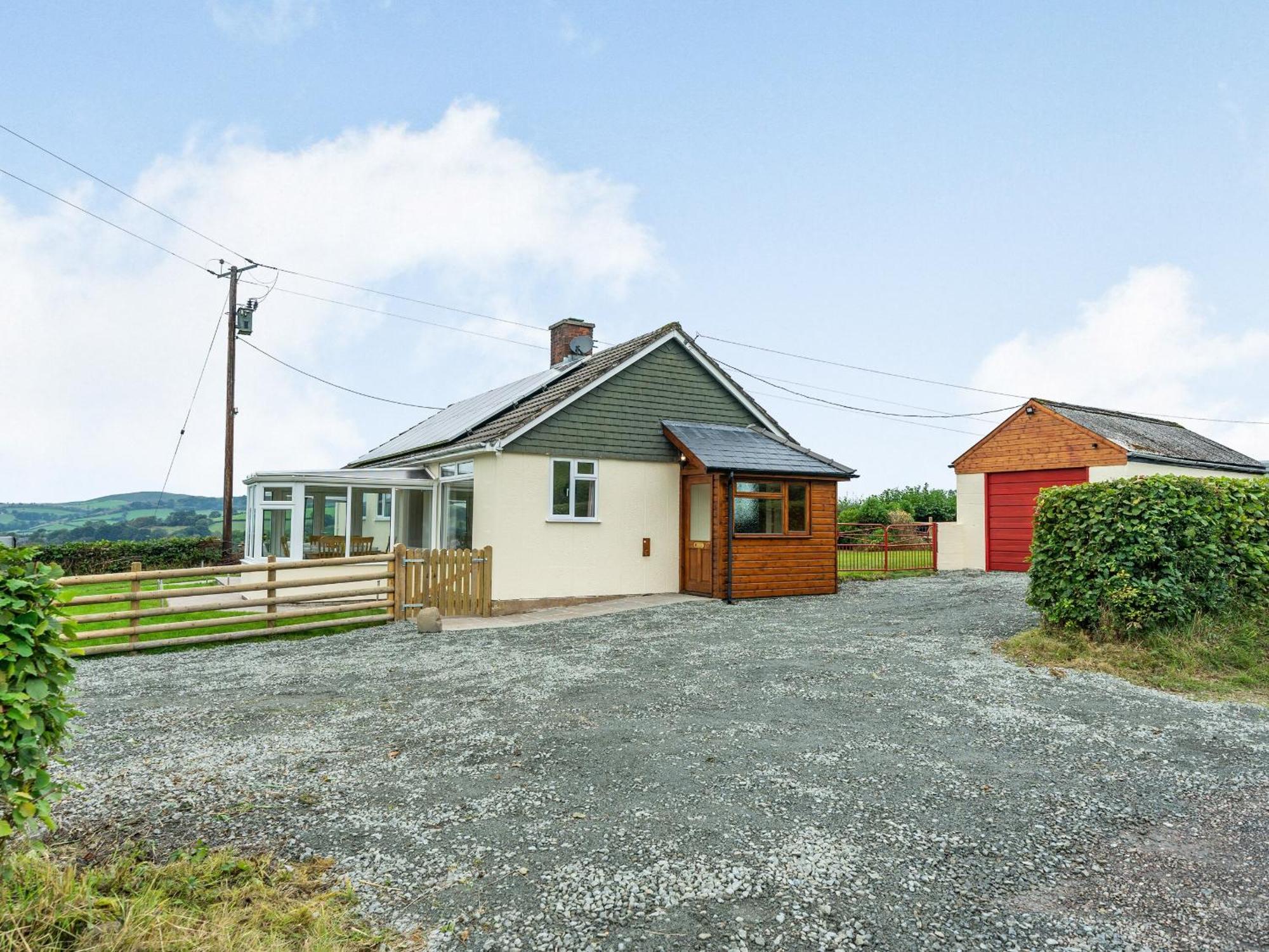 Meadowcroft Villa Bettws Disserth Exterior foto