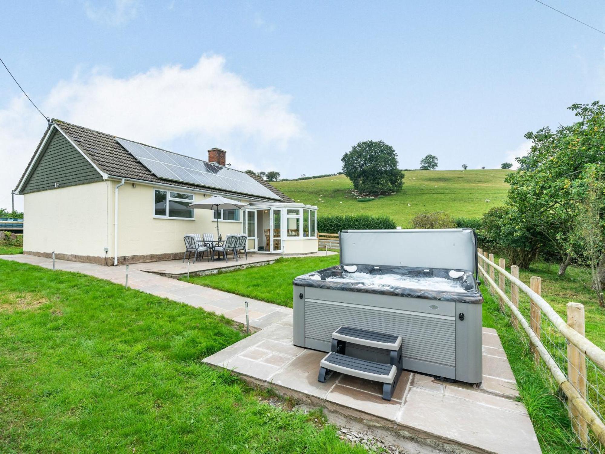 Meadowcroft Villa Bettws Disserth Exterior foto